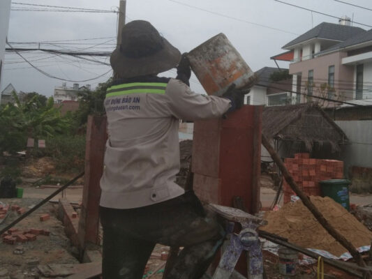 Phong thủy xây tường rào