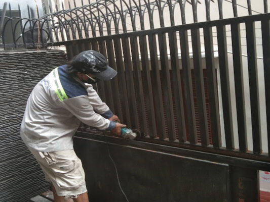 Qyt trình vệ sinh sơn cửa sắt Bảo An