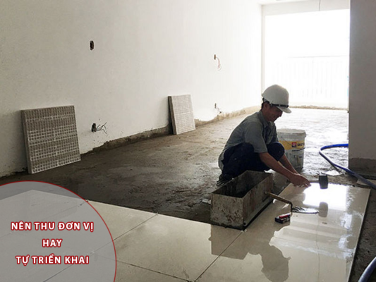 tự thuê hay triển khai