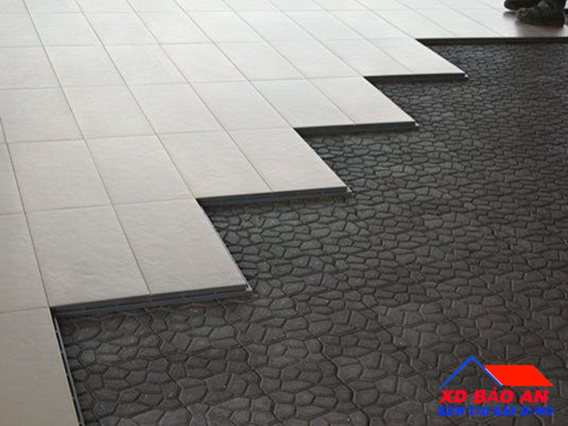 Cách thực hiện lát gạch chống thấm sân thượng