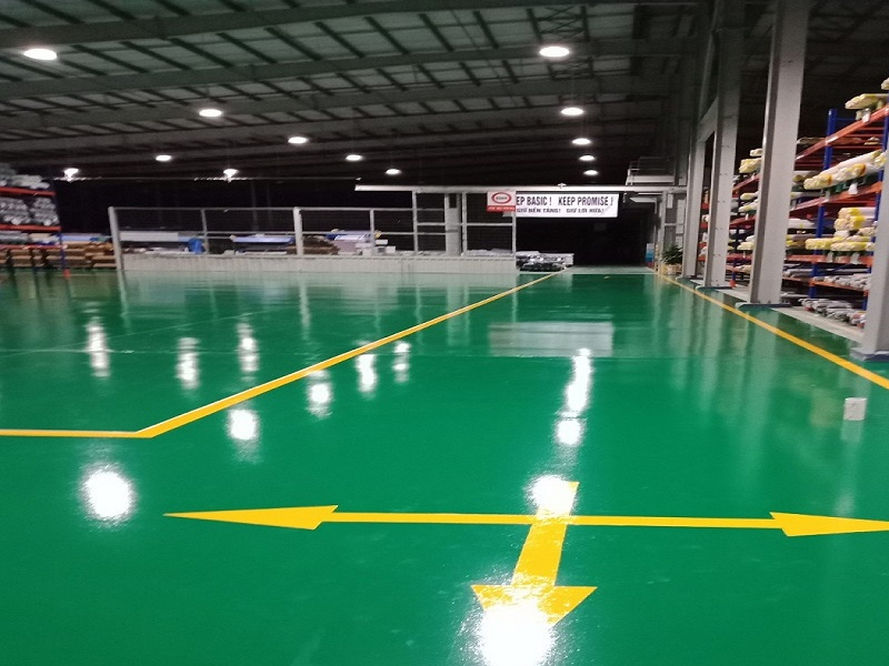 Thi công sơn epoxy nền nhà xưởng chuyên nghiệp 3 Bước 4. Sơn epoxy chính