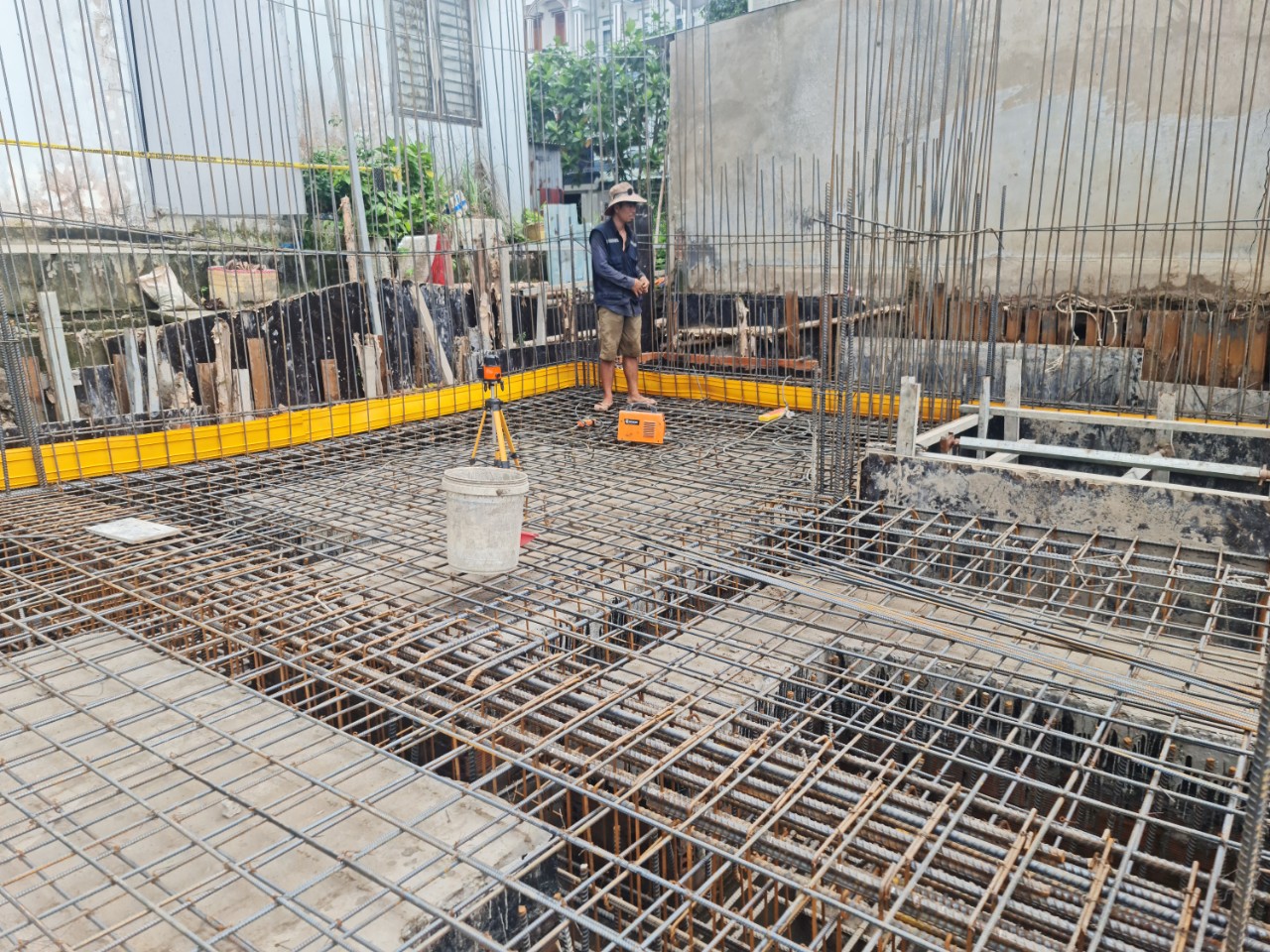 2. Lắp đặt băng cản nước