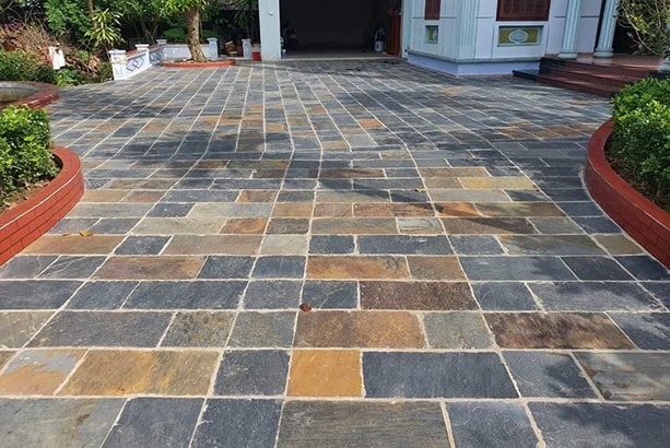 Cách lát đá sân vườn giúp chống trơn trượt khi trời mưa 4 3. Cách lát đá sân vườn giúp chống trơn trượt