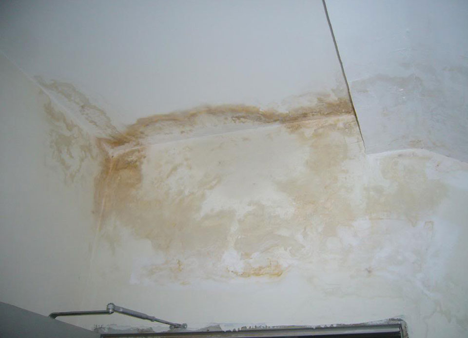 Dấu hiệu nhận biết đường ống nước âm tường bị rò rỉ