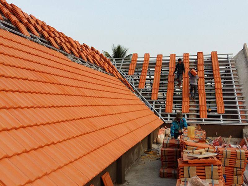 Tôn Lạnh Hay Mái Ngói – Lựa Chọn Nào Tối Ưu Cho Nhà Việt? 3 3. Mái ngói – Vẻ đẹp truyền thống và sự bền vững qua thời gian