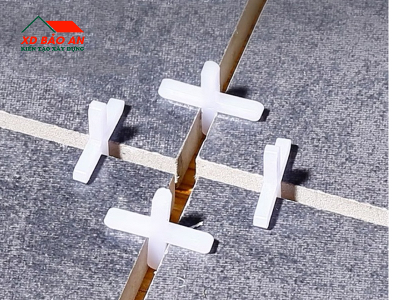 Bước 2: Ốp lát gạch và đặt ke chữ thập