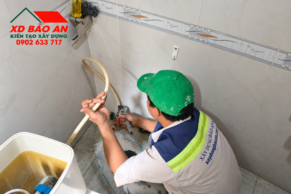 Chống thấm nhà vệ sinh không đục gạch có phù hợp? 4 Ống nước bị rò rỉ