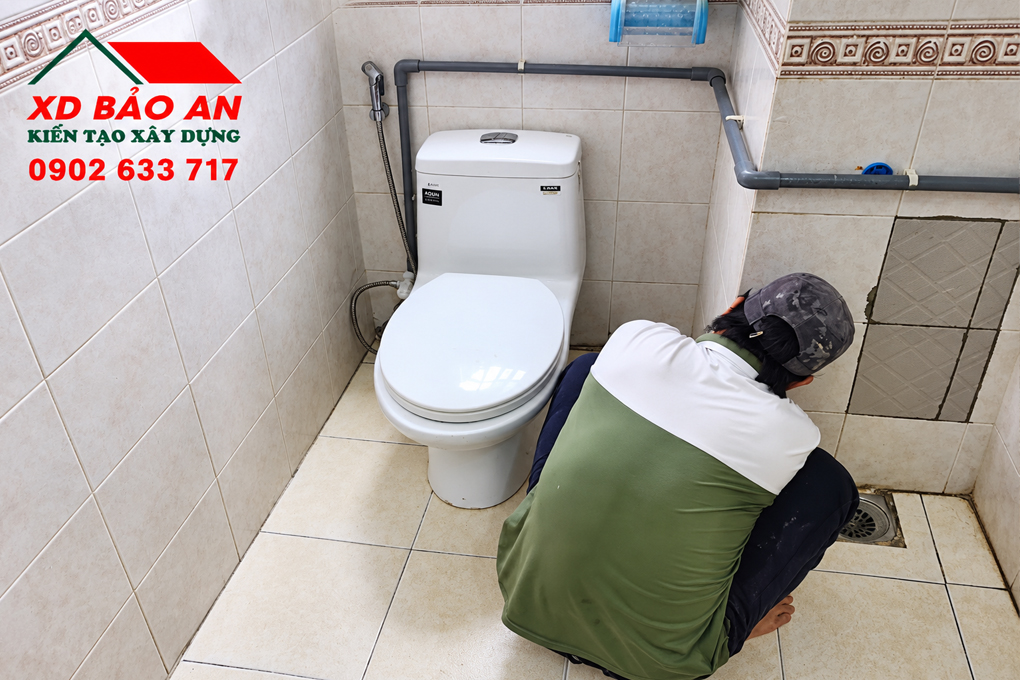 Chống thấm nhà vệ sinh không đục gạch có phù hợp? 2 Gạch gạch bị bung lột lên
